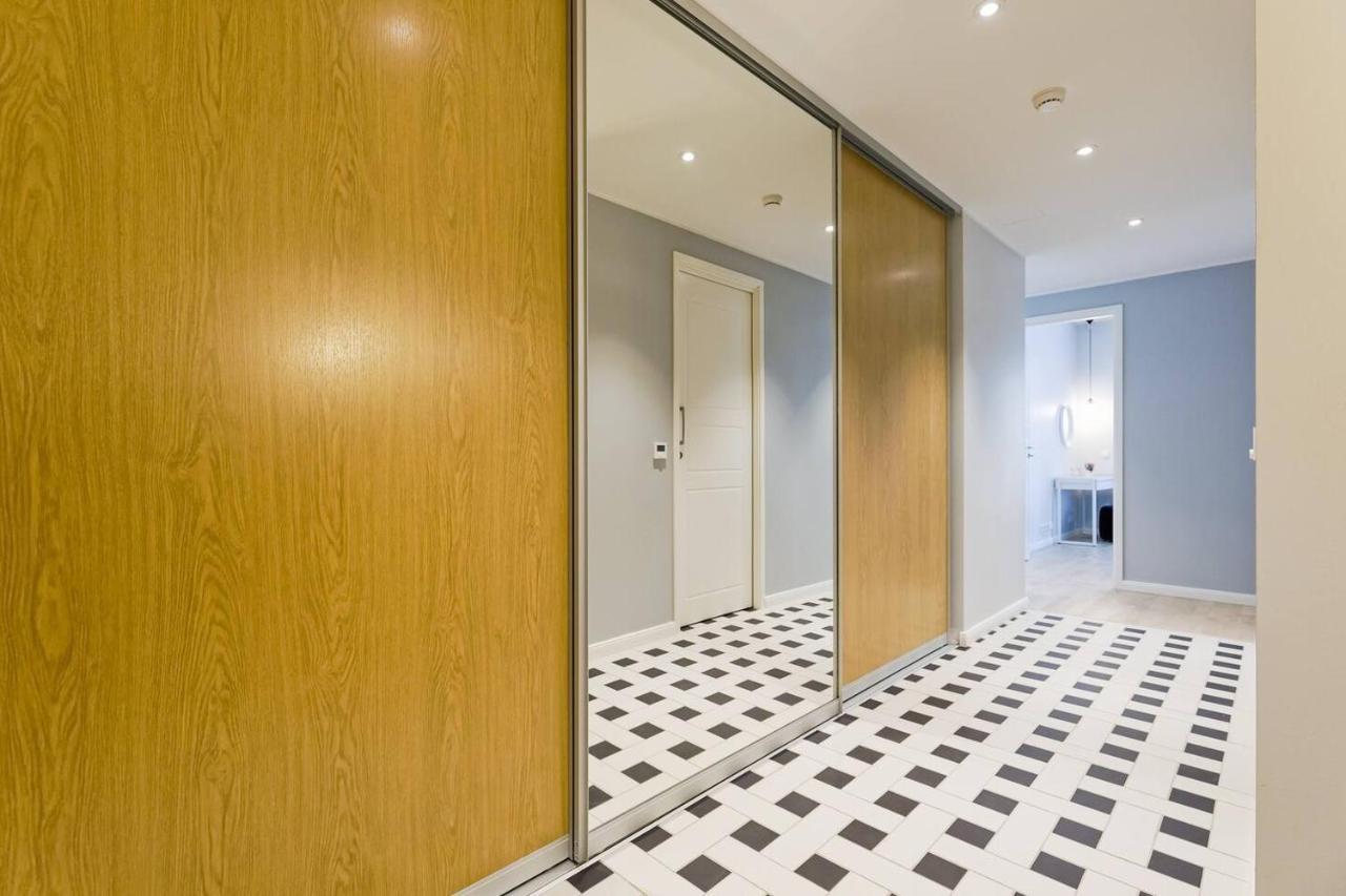 Central Apartments, Quiet With Free Parking And Ac. Tallinn Eksteriør billede